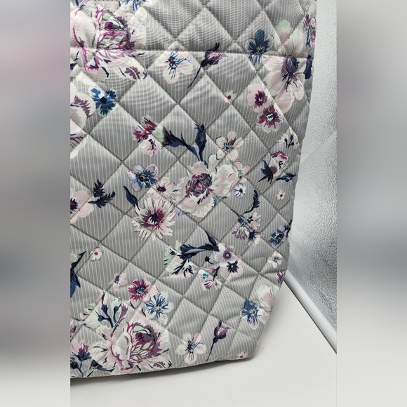 Vera Bradley Zinnias Quilted XTRA Large Tote/Bag 24"x15" Inner Zipper Pocket - Picture 12 of 15